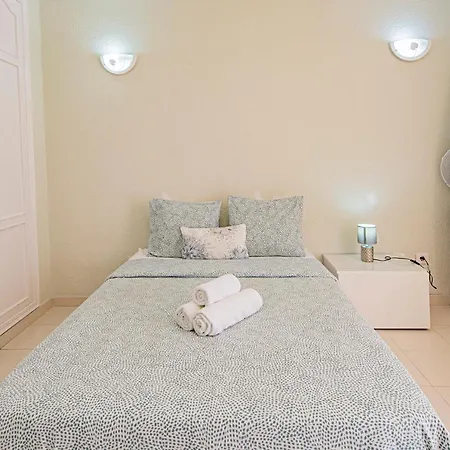 Lägenhet Paradise Court