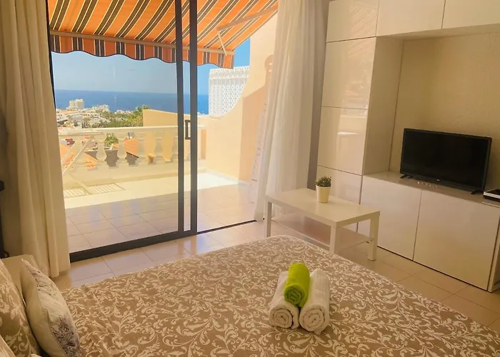 Paradise Court アデヘ